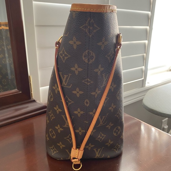SOLD Louis Vuitton Neverfull MM with Pouch - Picture 4 of 14